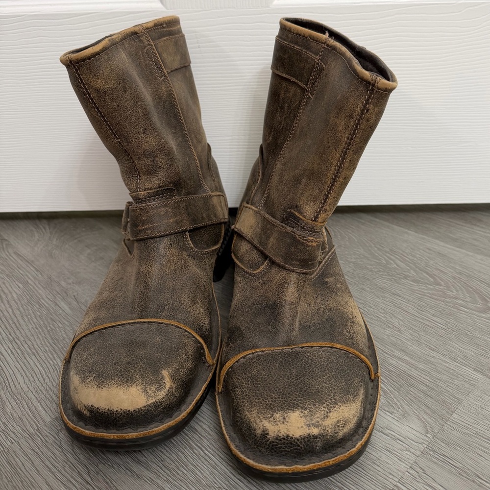 UGG Australia "Rockville II" distressed brown leather boots | Size Men’s 9 - Picture 3 of 12